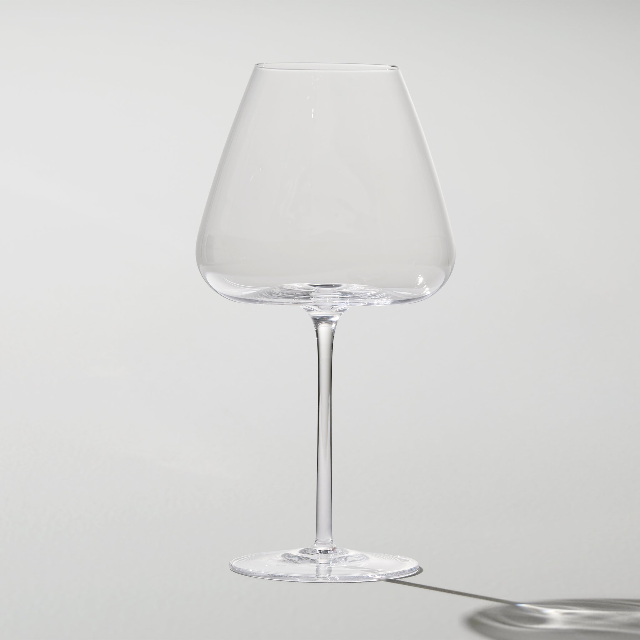 Fremhæv dine vine med The Bold Bourgogne Glass – Elegance & Power i ét