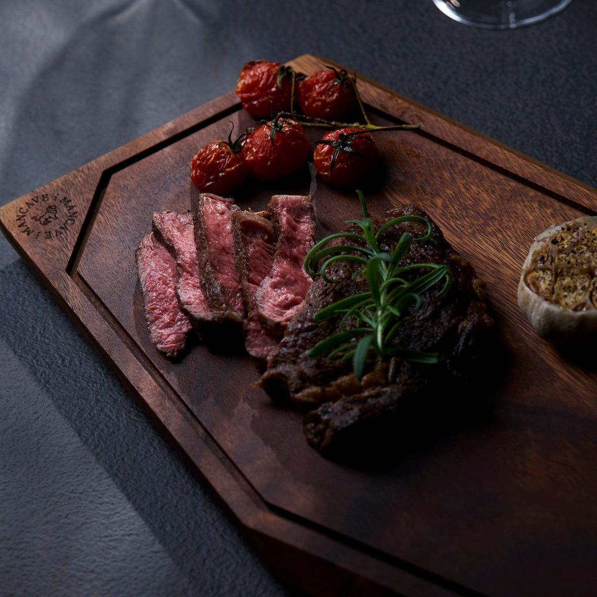 The Mancave Master's Cutting Board + Knivsæt
