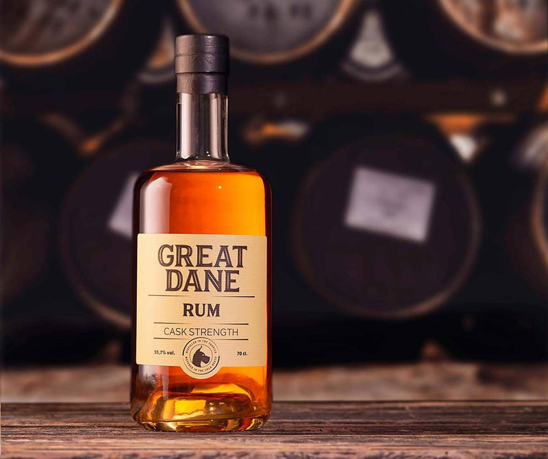 Great Dane Cask Strength Rom Flaske på Bord